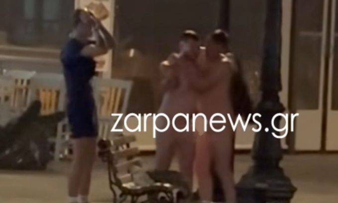 «ΣΑΛΟΣ» στα Χανιά: Γυμνοί Βρετανοί ναύτες προκαλούν στο Ενετικό Λιμάνι!