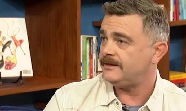 Δημήτρης Καπετανάκος: «Μεγάλωσα από μωρό σε bar – Δεν καθίσαμε ποτέ να φάμε όλοι μαζί σαν οικογένεια»