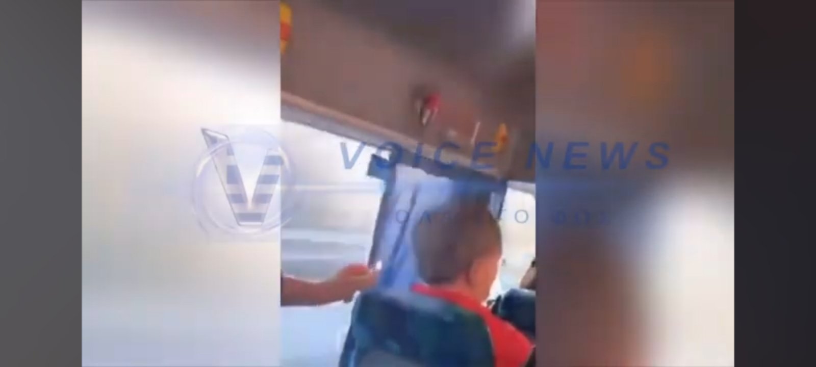 ΣΟΚ! ΜΕΛΟΣ ΣΥΜΜΟΡΙΑΣ ΕΒΑΛΕ ΦΩΤΙΑ ΣΕ ΗΛΙΚΙΩΜΕΝΟ ΜΕΣΑ ΣΕ ΛΕΩΦΟΡΕΙΟ ΚΑΙ ΔΕΝ ΤΙΜΩΡΗΘΗΚΕ! (ΒΙΝΤΕΟ)