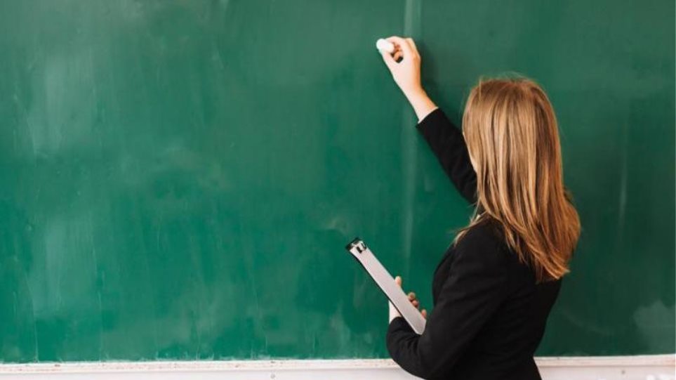 2.500 εκπαιδευτικοί σε πειθαρχικά – Η κυβέρνηση σφίγγει τη θηλιά της αξιολόγησης!