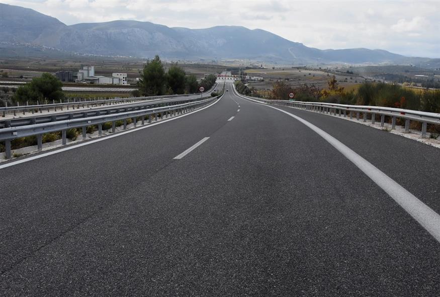 Το απόλυτο «ανέκδοτο» με ΙΧ – Χέρια απ’ τα παράθυρα, σχοινί για ξεκάρφωμα [ΦΩΤΟ]