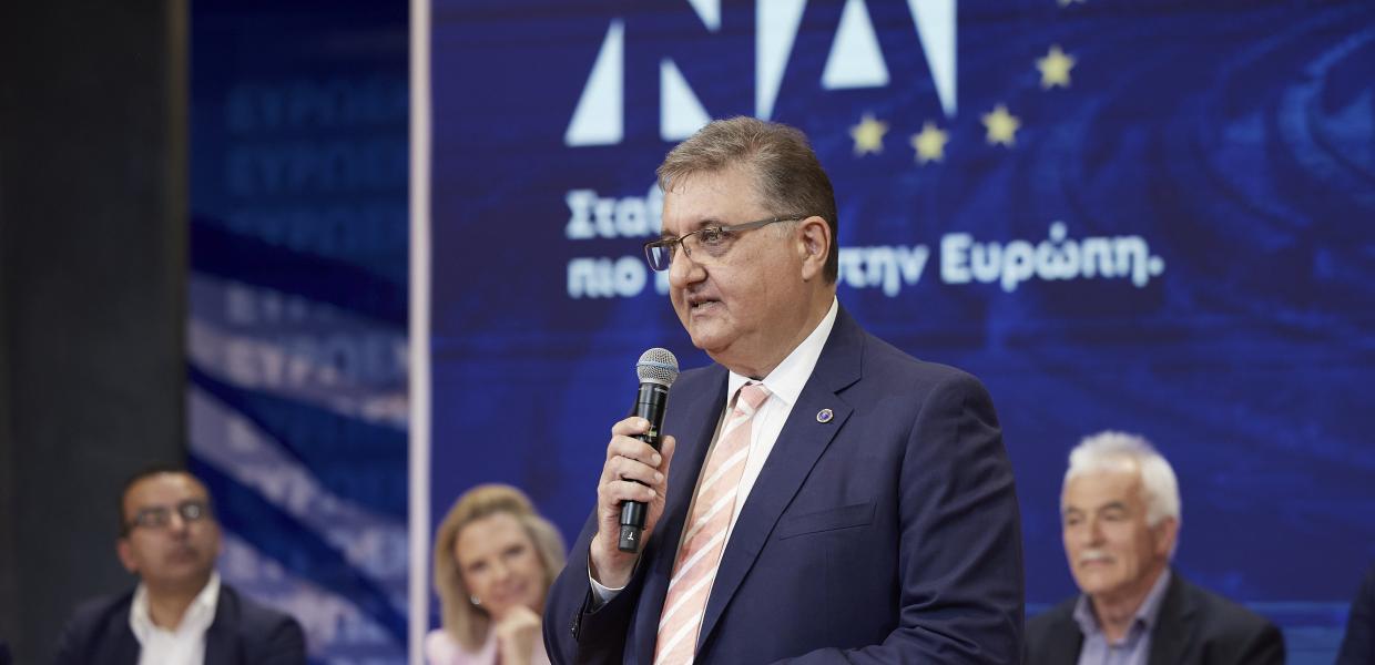Ο πρόεδρος με τη σύριγγα –  Ο Εξαδάκτυλος στην καρέκλα του πειθαρχικού!