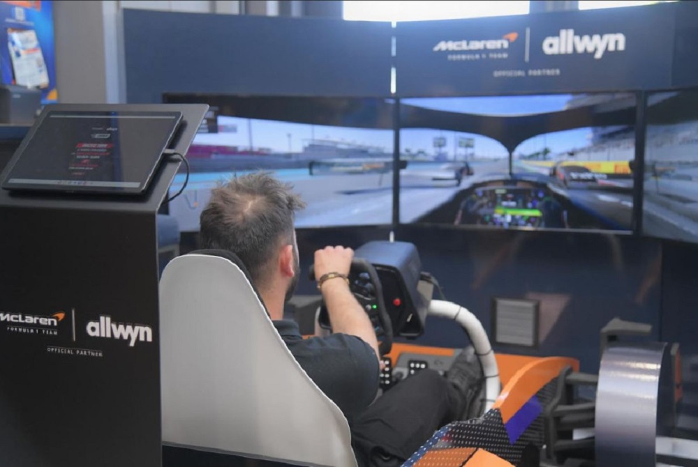 Η αυθεντική εμπειρία της Formula 1 στα καταστήματα ΟΠΑΠ – Γίνε πιλότος σε αγωνιστικό μονοθέσιο και νιώσε την αδρεναλίνη κάθε πίστας στον πιο εξελιγμένο προσομοιωτή της ομάδας McLaren F1