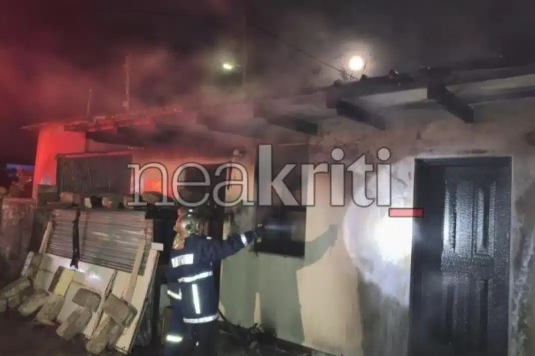 Φωτιά ξέσπασε και απείλησε σπίτι και μαγαζί – Ο ιδιοκτήτης με εγκαύματα πάλεψε με τις φλόγες!