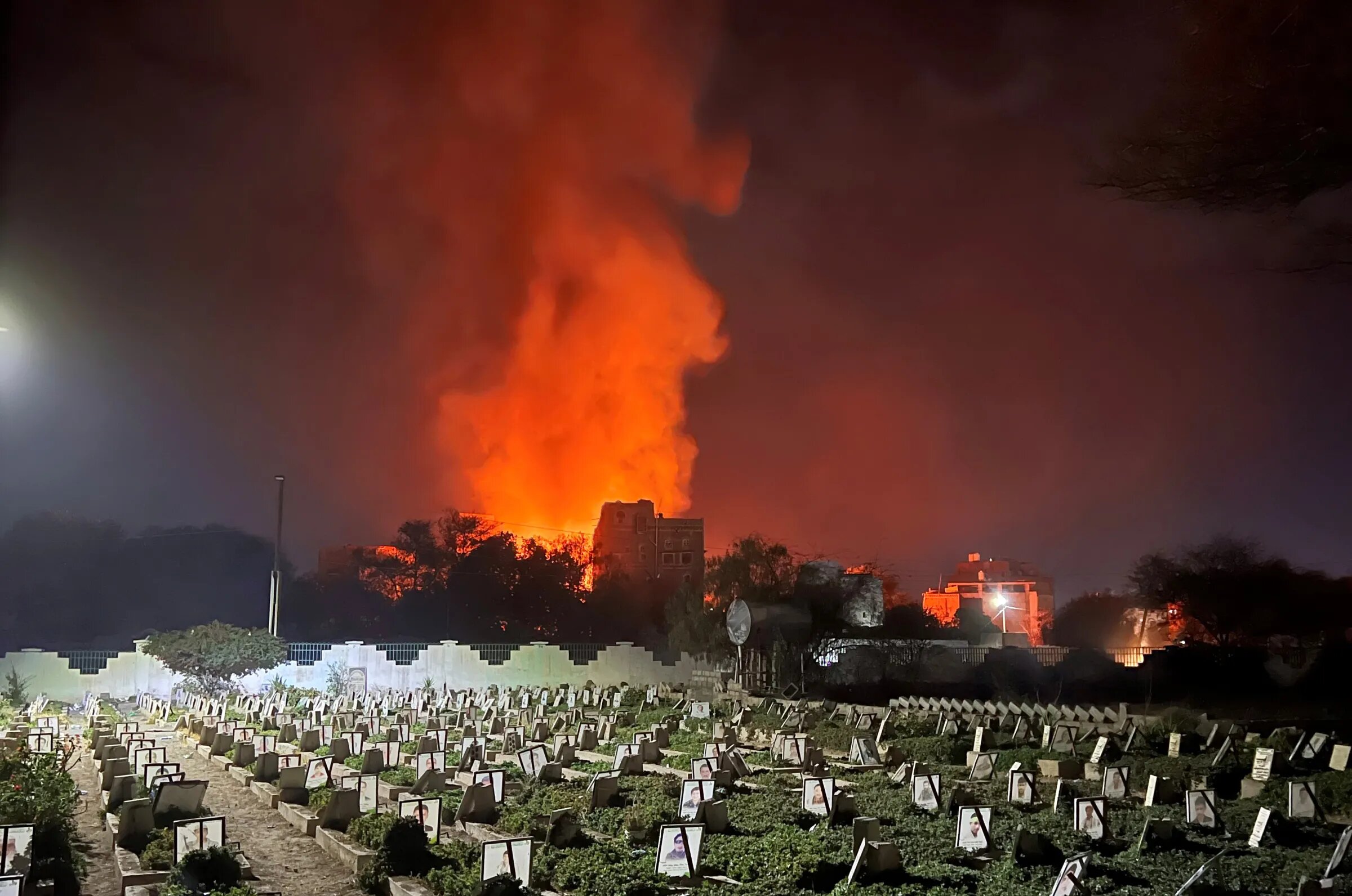Το Ισραήλ εξαπολύει αεροπορικές επιδρομές στην Υεμένη