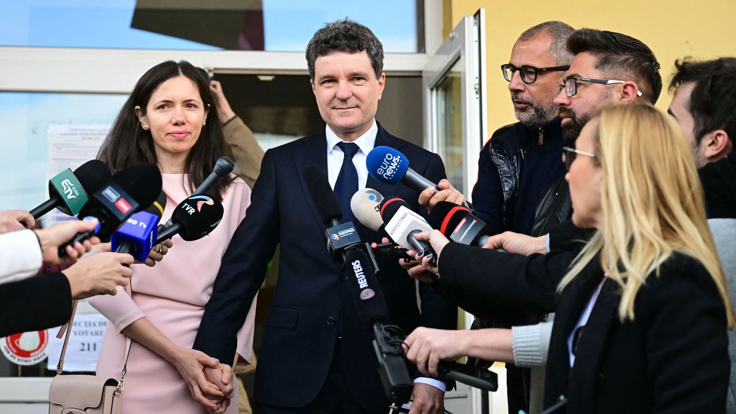 Το Κρεμλίνο λέει ότι οι ρουμανικές εκλογές ήταν «ΤΟΥΛΑΧΙΣΤΟΝ ΠΑΡΑΞΕΝΕΣ»
