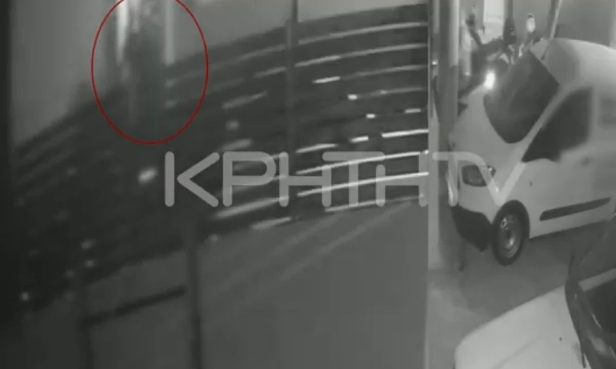 Γέννησε και το… πέταξε σε κάδο – Δείτε την στιγμή που η 33χρονη το παρατά και φεύγει ατάραχη (ΒΙΝΤΕΟ)