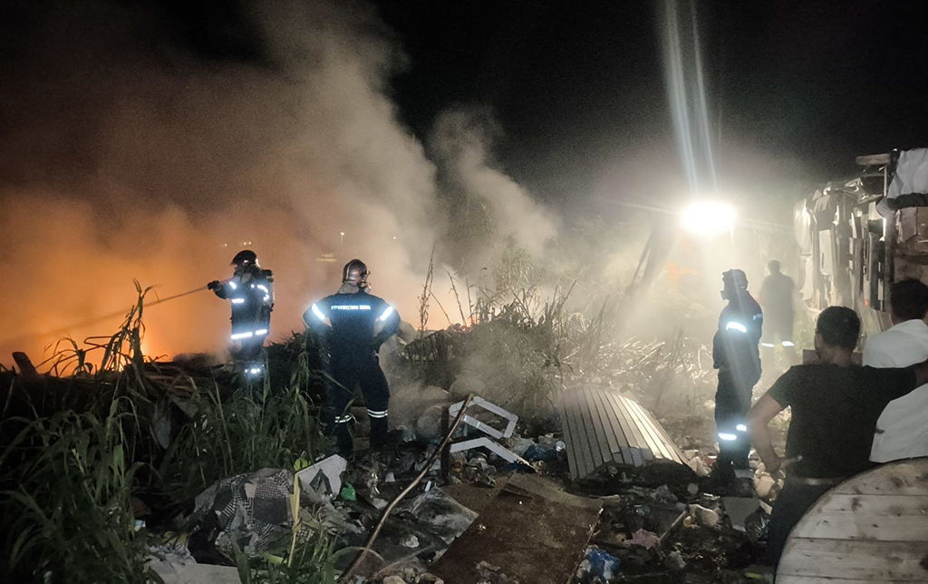 «ΠΗΡΑΝ ΜΕ ΤΙΣ ΠΕΤΡΕΣ» Πυροσβέστες που πήγαν να σβήσουν φωτιά σε «ΚΑΤΑΥΛΙΣΜΟ»