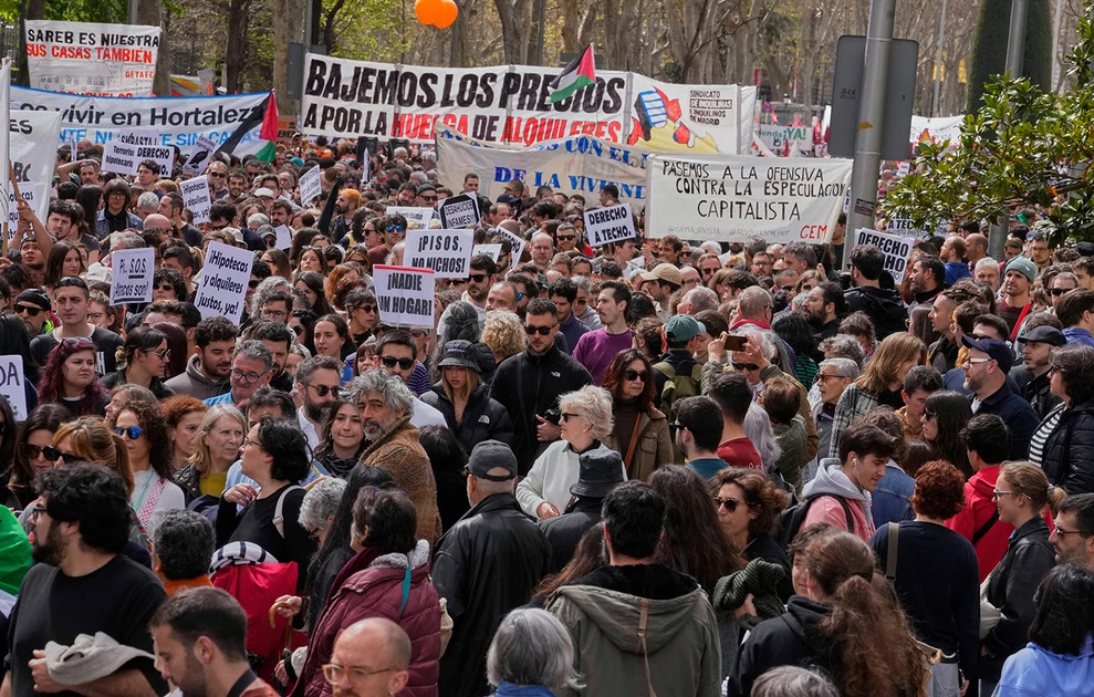 H Ισπανία «ΚΗΡΥΣΣΕΙ ΤΟΝ ΠΟΛΕΜΟ» στα Airbnb – Eπιβάλλει αυστηρούς περιορισμούς
