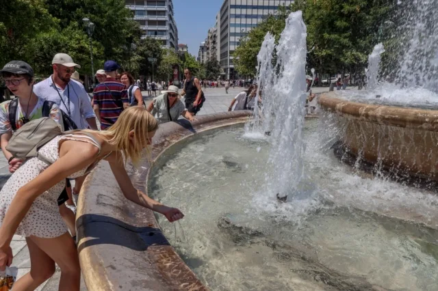«Μίνι Καύσωνας» το Σαββατοκύριακο σε όλη τη χώρα
