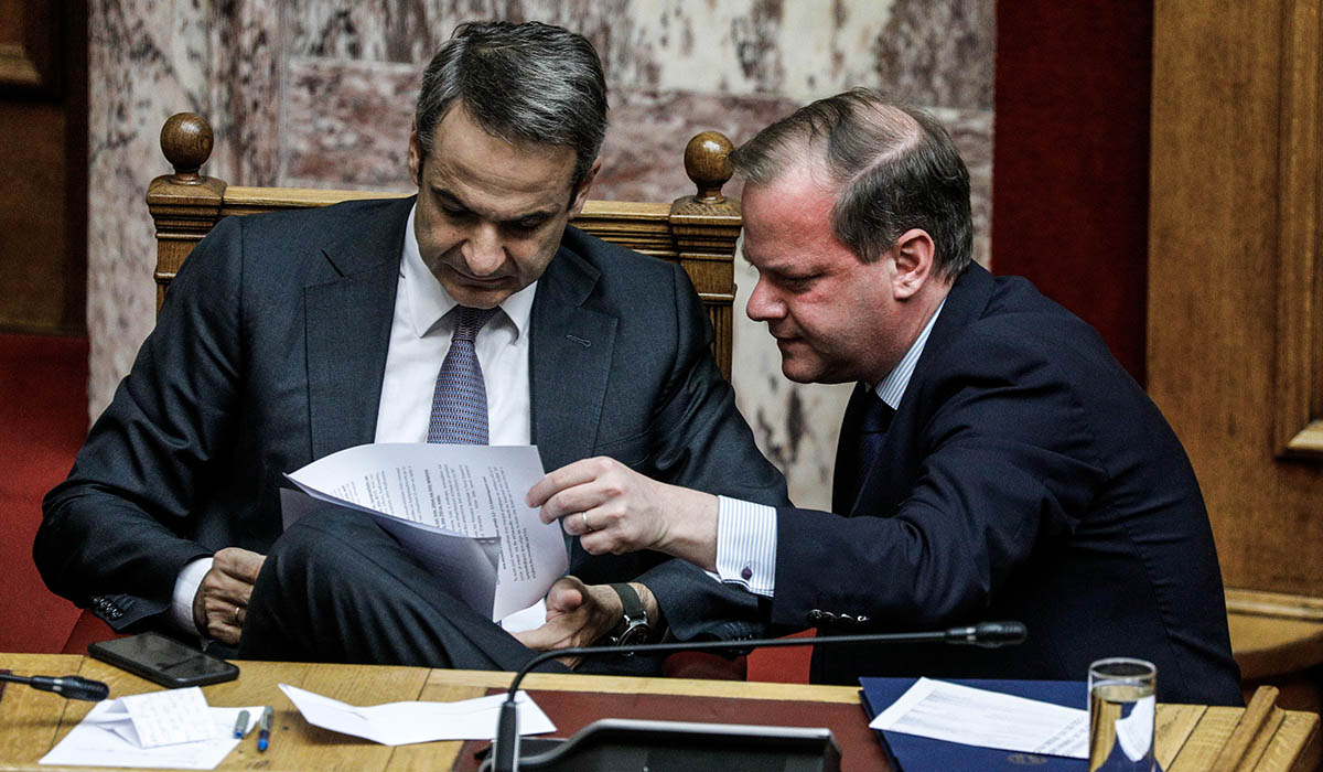 Κακούργημα για το έγκλημα των Τεμπών; Όχι, απλά «ξέχασε να εποπτεύσει» ο υπουργός!