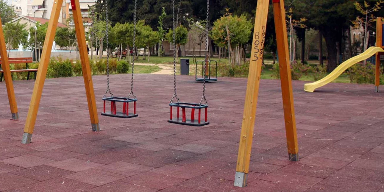 «ΣΟΚ» στη Πάτρα: Συνελήφθη «γυμνός άνδρας» σε παιδική χαρά!