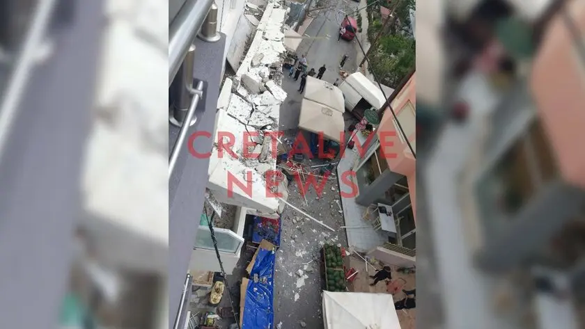 ΦΡΙΚΗ! Μπαλκόνι κατέρρευσε και πλάκωσε πάγκους – (Βίντεο-Φώτο)