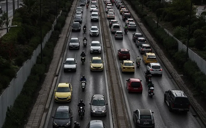 «Κυκλοφοριακό κομφούζιο» σε Κηφισό, Κηφισίας, Μεσογείων – Μποτιλιάρισμα και στην Αττική Οδό