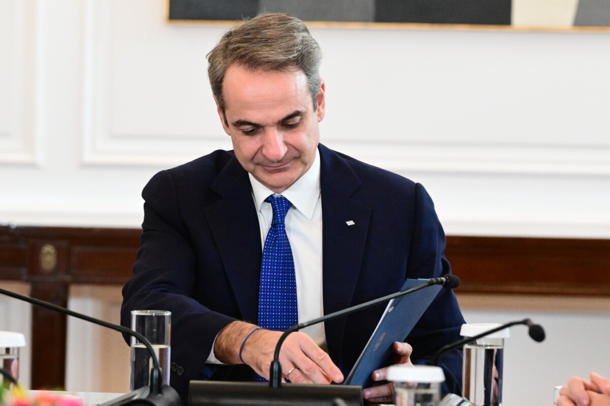 Η ΝΔ και ο λαβύρινθος των «τρολ»