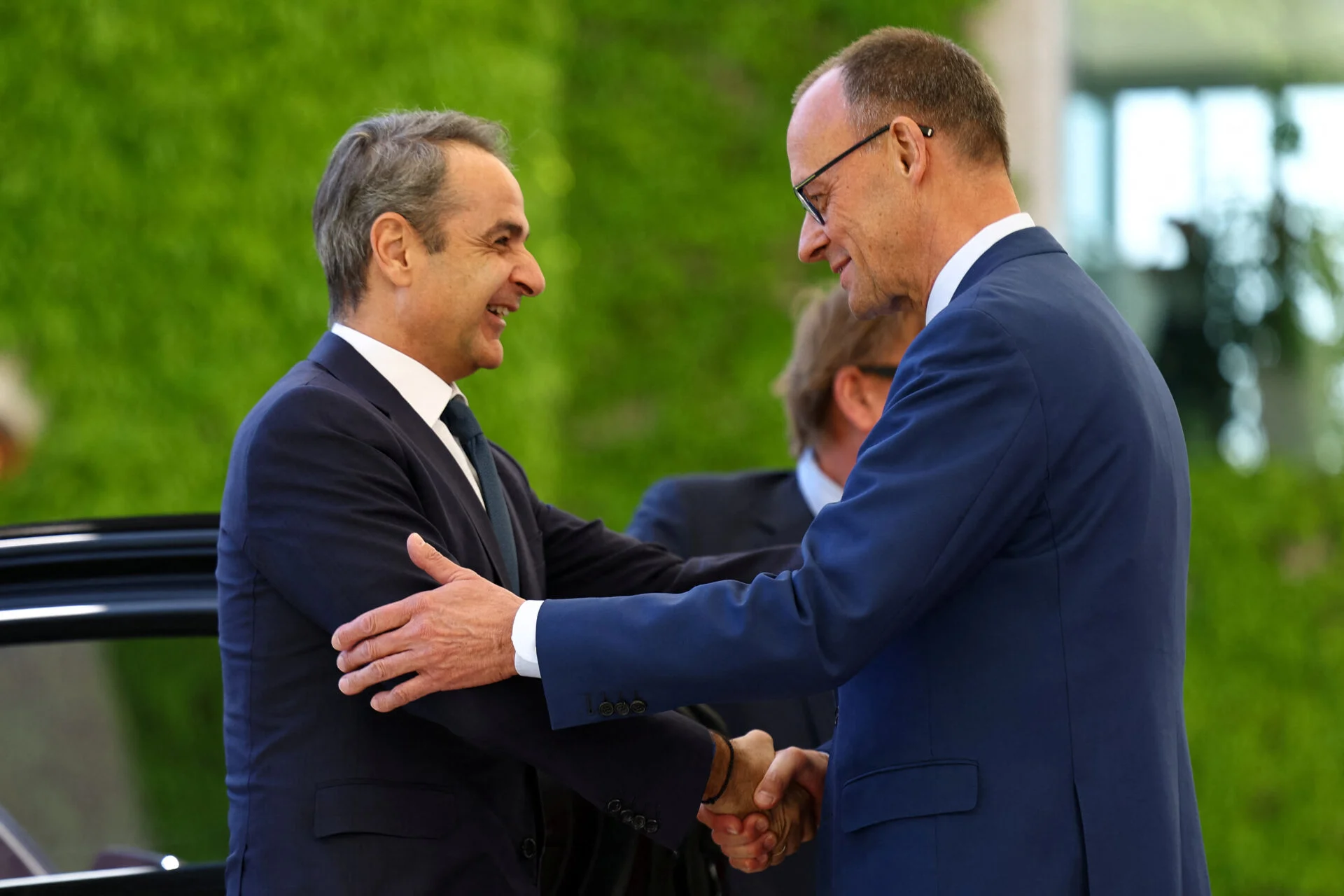 Η Ελλάδα ζητιανεύει «κατανόηση» – «Made in Germany» και πληρωμένο από εμάς