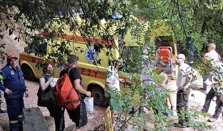 «Το παιδί έπεσε και καρφώθηκε σε δέντρο» – Η τραγική πτώση του 4χρονου όπως την είδε μάρτυρας