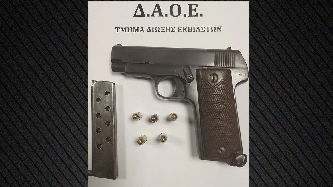 Με όπλο στο κλαμπ της Αθήνας – Αστυνομικοί τον «τσάκωσαν» στα πράσα!