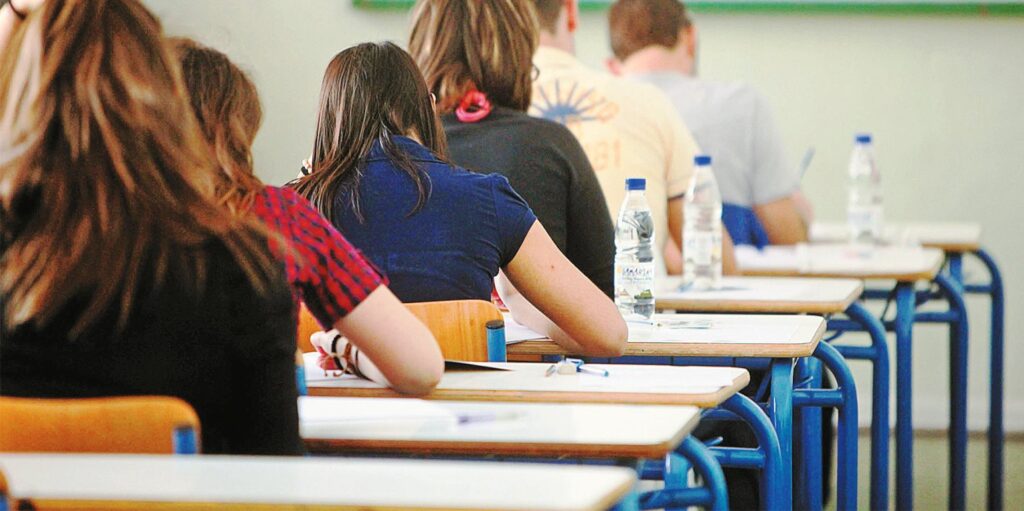 Πανελλαδικές 2025: Μηδενίστηκαν δύο γραπτά στο Ηράκλειο εξαιτίας κινητού