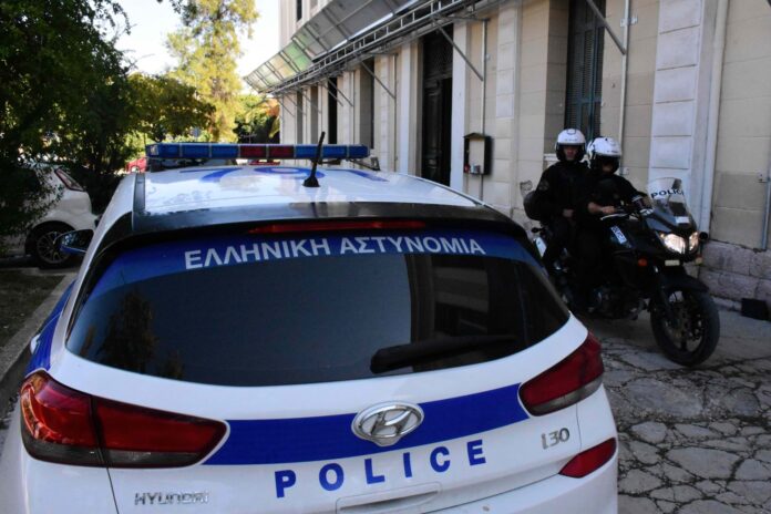 ΑΛΛΟΔΑΠΗ “ΣΕ ΑΜΟΚ” έκανε “ΖΗΜΙΕΣ”  σε αυτοκίνητα και “ΕΠΙΤΕΘΗΚΕ” σε αστυνομικούς