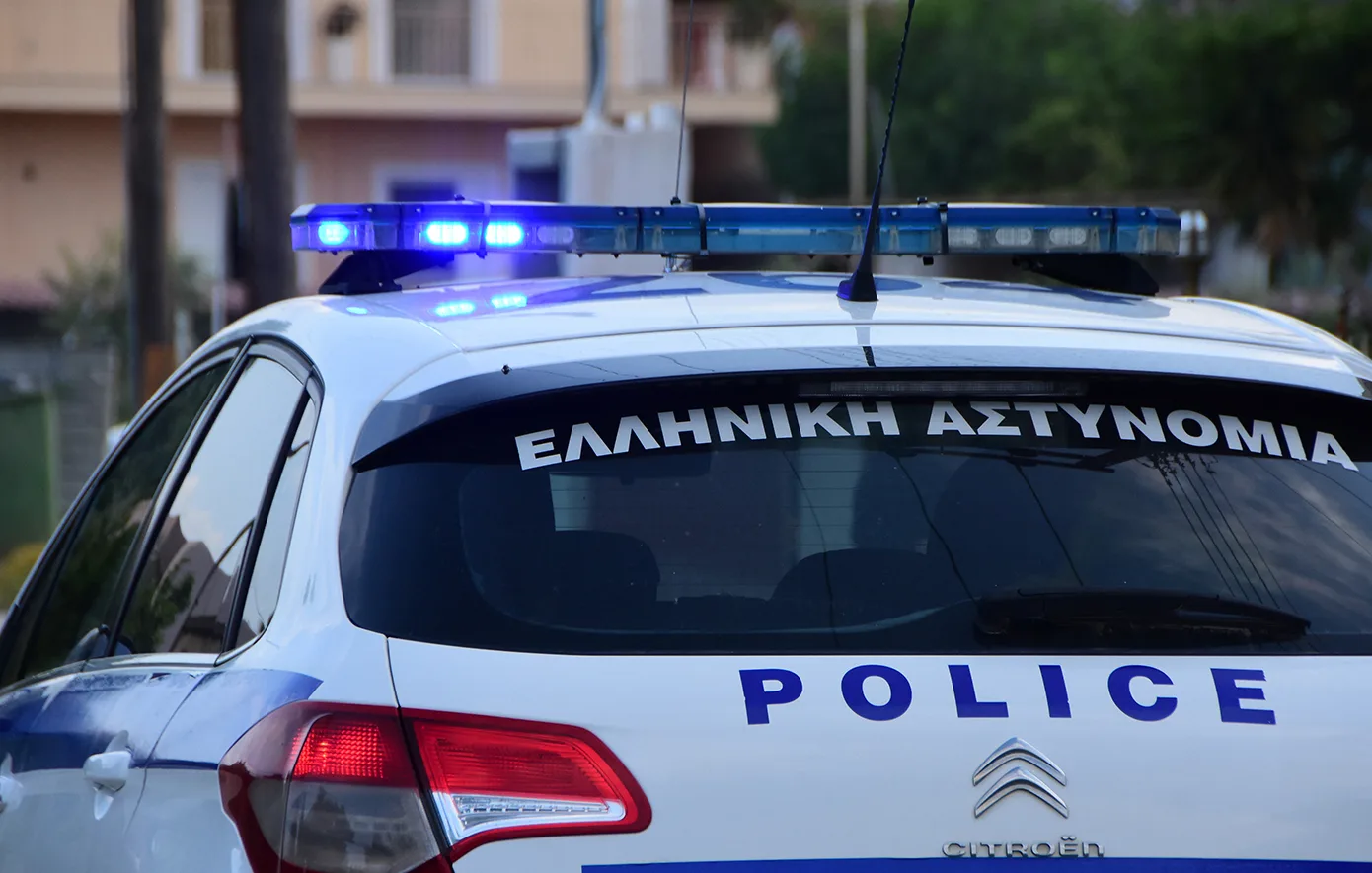 Νεαρή κοπέλα «φυγαδεύτηκε» με περιπολικό μετά από άγριο οικογενειακό επεισόδιο
