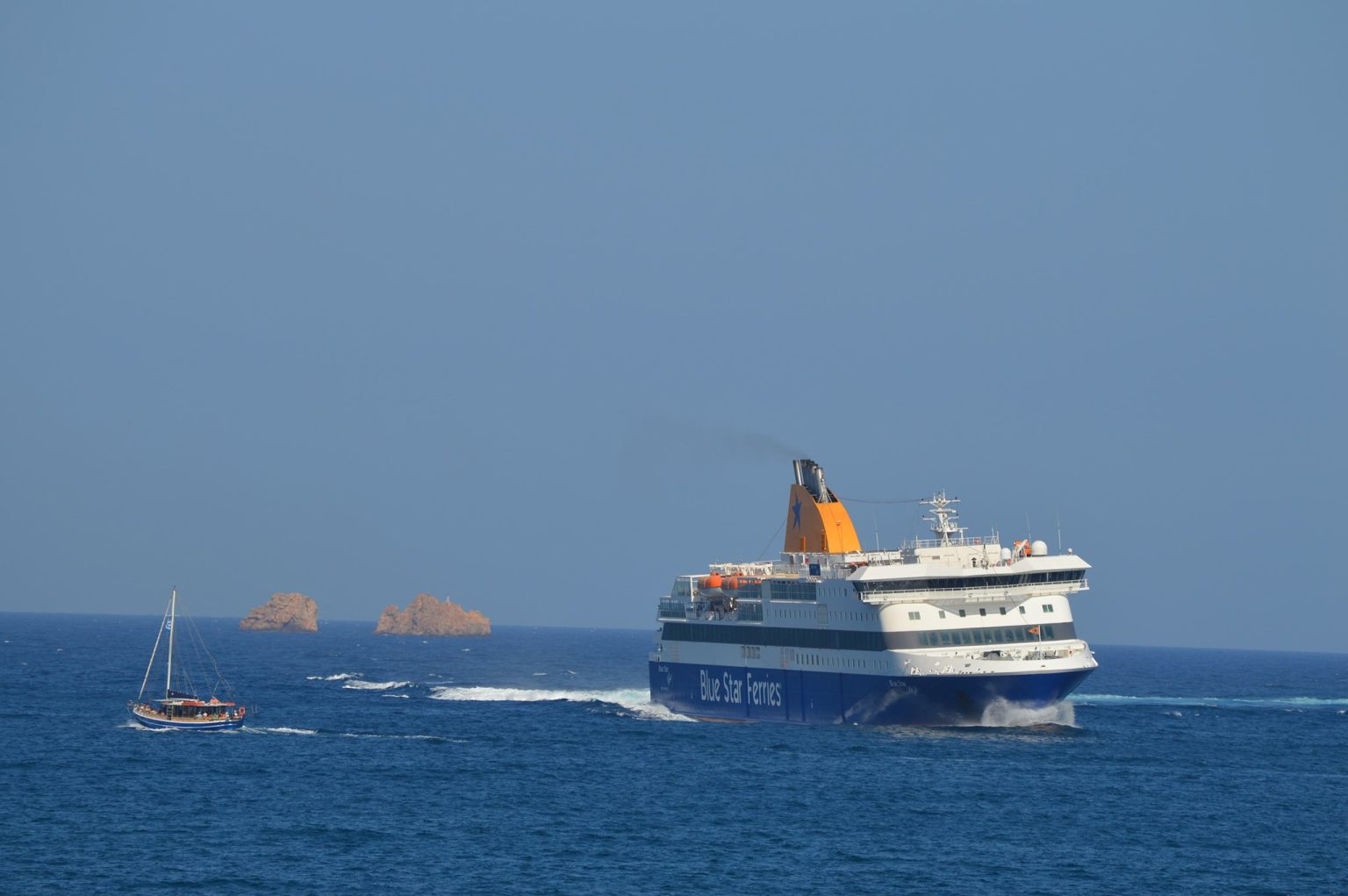 ΑΠΙΣΤΕΥΤΟ! Επιβάτης πηδά από το πλοίο καθώς ξεκινούσε