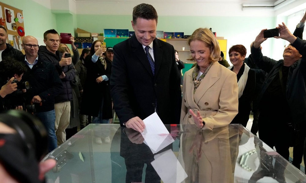 Εκλογές στην Πολωνία: Τί «δείχνει» το exit poll