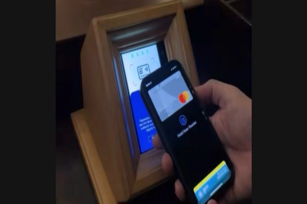 Η Εκκλησία δέχεται κάρτες – Το πρώτο POS στο παγκάρι εκκλησίας (Βίντεο)