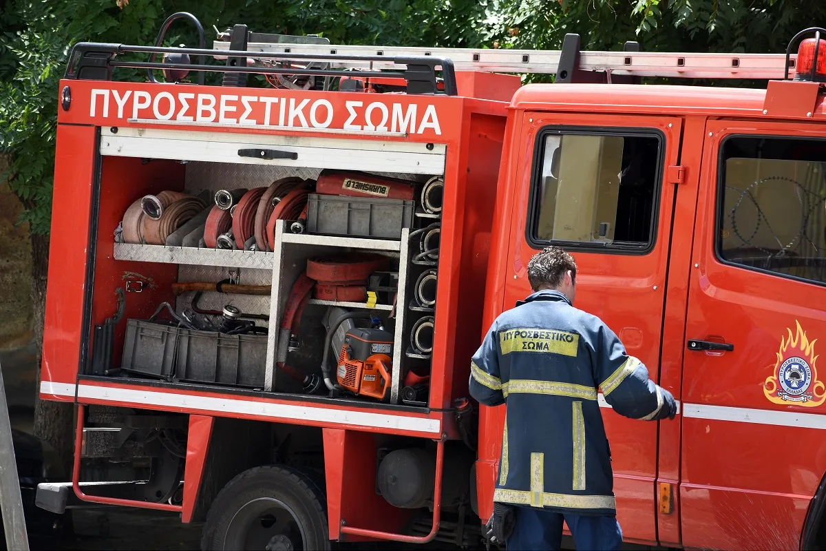 «ΥΠΟ ΕΛΕΓΧΟ» η φωτιά σε κατάστημα εντός «ΕΜΠΟΡΙΚΟΥ ΠΑΡΚΟΥ» στα Σπάτα