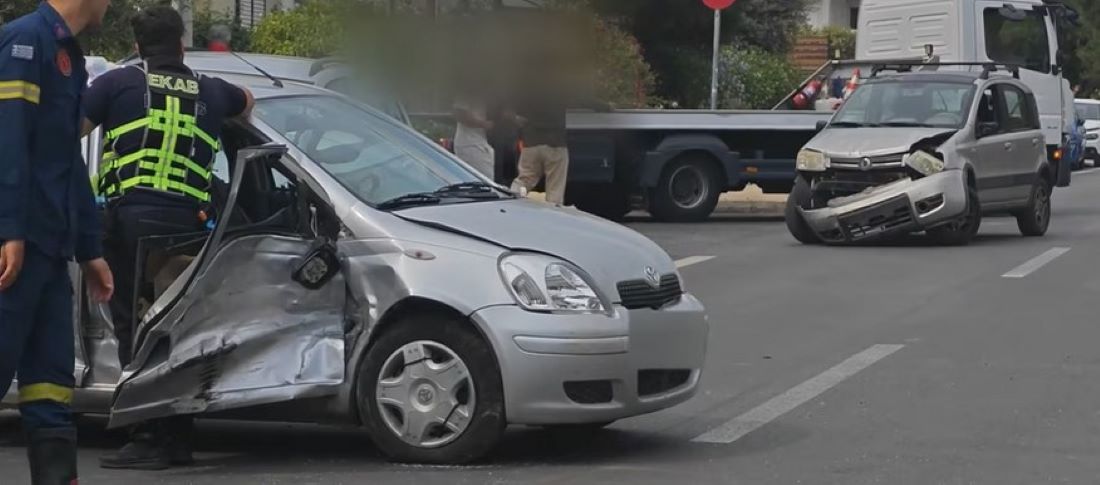 «ΣΟΒΑΡΟ» ΤΡΟΧΑΙΟ με 2 τραυματίες – Κινέζος «ΤΟΥΡΙΣΤΑΣ» παραβίασε «STOP» και προκάλεσε «ΧΑΟΣ»