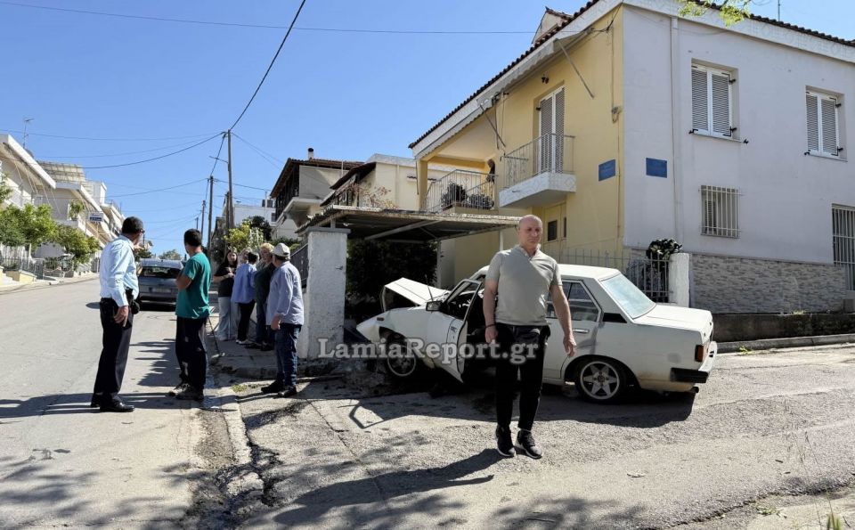 Μεθυσμένος πατέρας  με τα παιδιά του πέφτει με ταχύτητα στον τοίχο!