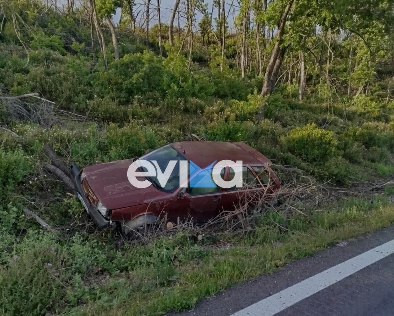 ΣΟΚ! Αυτοκίνητο εκσφενδονίστηκε σε χαντάκι τα ξημερώματα της Πρωτομαγιάς! (Φώτο)