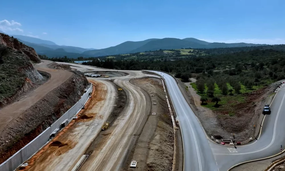 «Θα πληρώσετε πριν καν οδηγήσετε» – Ο ΒΟΑΚ των 2 δισ. σε fast track αδιαφάνειας!