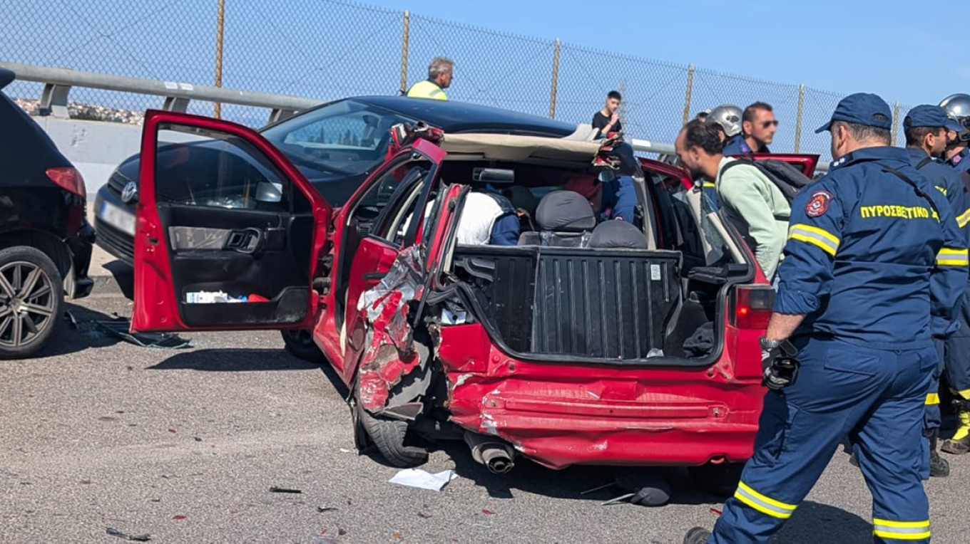 «ΣΟΚΑΡΙΣΤΙΚΟ» ΤΡΟΧΑΙΟ με «σοβαρό» τραυματισμό – ΛΕΩΦΟΡΕΙΟ «παρέσυρε» ΙΧ
