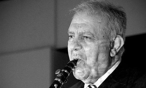 Ιωάννινα: Με κλαρίνα και μοιρολόι το «τελευταίο αντίο» στον Πετρολούκα Χαλκιά