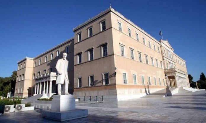 Η σκληρή αλήθεια από το Γραφείο Προϋπολογισμού – Η οικονομία που βαφτίστηκε «ανάπτυξη»