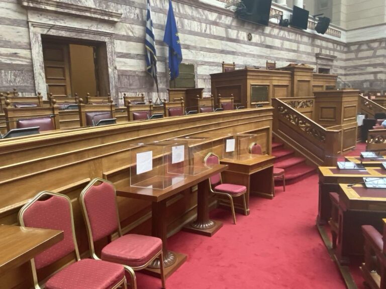 Σκηνικό με κάλπες στήνεται στην Βουλή – Θα αποδοθούν οι ευθύνες για τους νεκρούς των Τεμπών; (ΦΩΤΟ)