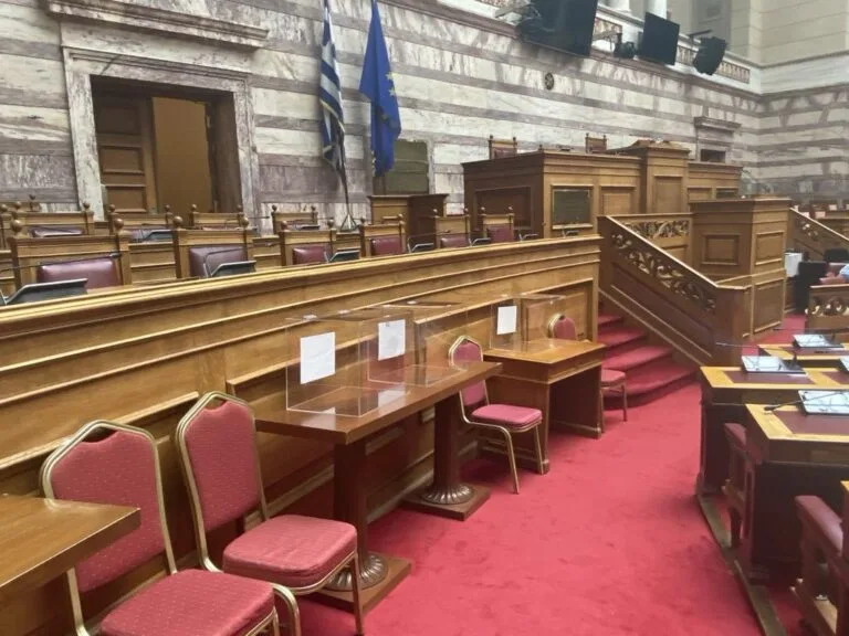 Σκηνικό με κάλπες στήνεται στην Βουλή – Θα αποδοθούν οι ευθύνες για τους νεκρούς των Τεμπών; (ΦΩΤΟ)