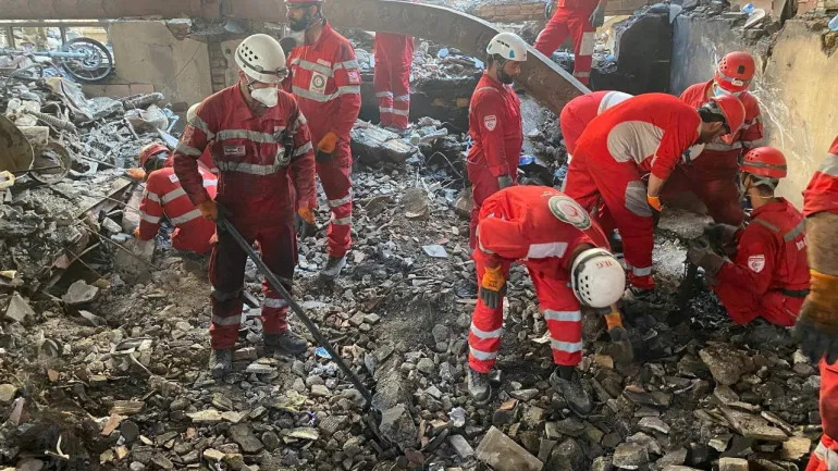 «Κλιμάκωση επί κλιμάκωσης» καθώς το Ισραήλ αυξάνει τις επιθέσεις στις πυρηνικές και στρατιωτικές εγκαταστάσεις του Ιράν