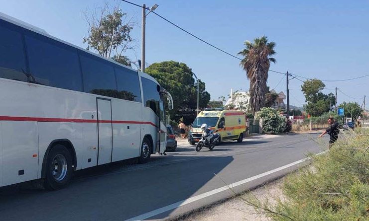 Αρτέμιδα: Σχολικό πούλμαν «ΣΥΓΚΡΟΥΣΤΗΚΕ» με αυτοκίνητο! (ΦΩΤΟ)
