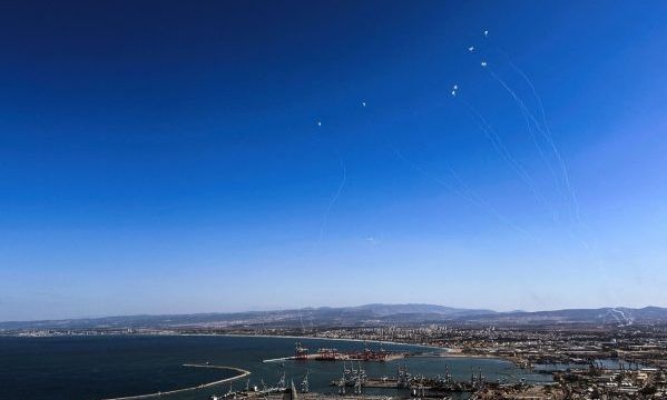 Ισραήλ: Αναχαιτίσεις πυραύλων πάνω από τη Χάιφα – Εντολή για χτύπημα στη Τεχεράνη!