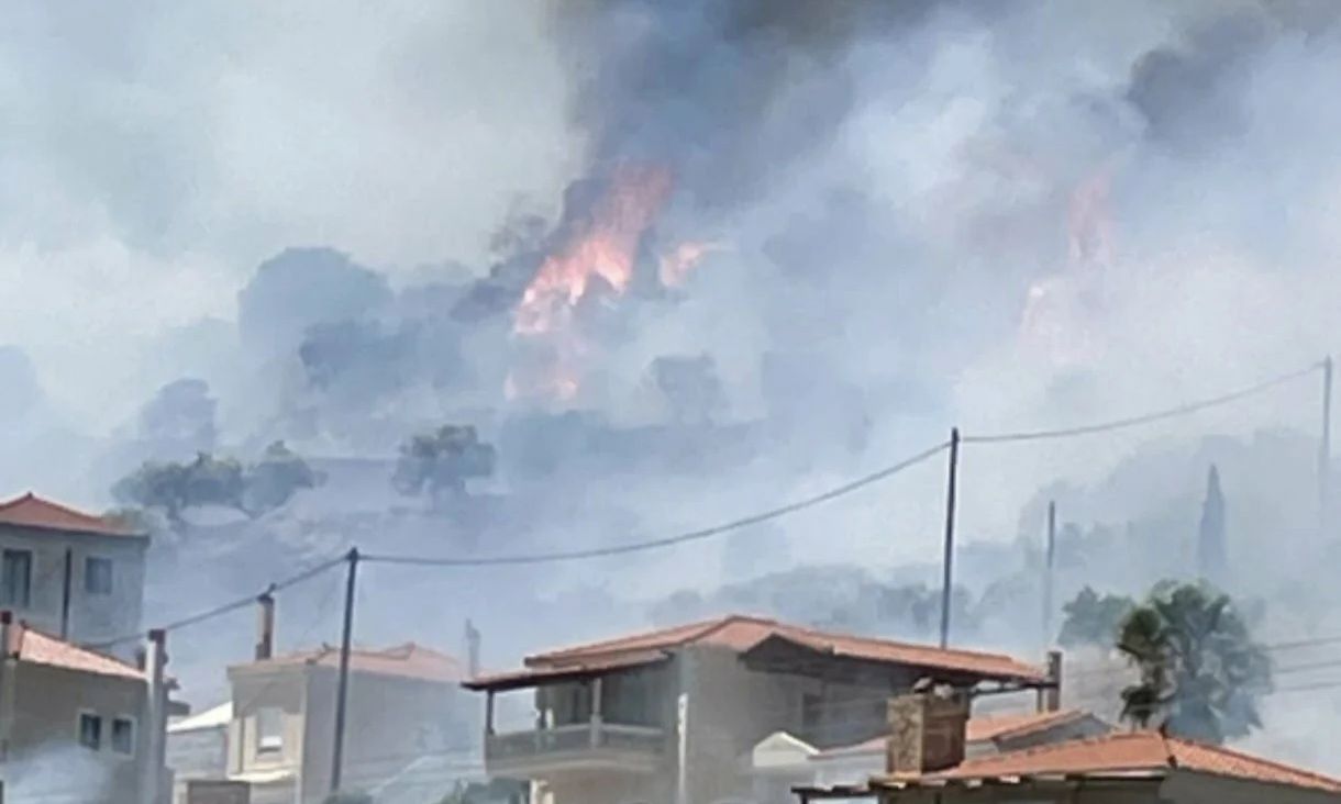 «ΜΑΙΝΕΤΑΙ» η ΦΩΤΙΑ στην Μονεμβασιά – Μήνυμα του 112 για εκκένωση δύο περιοχών – «ΑΠΕΙΛΟΥΝΤΑΙ» σπίτια