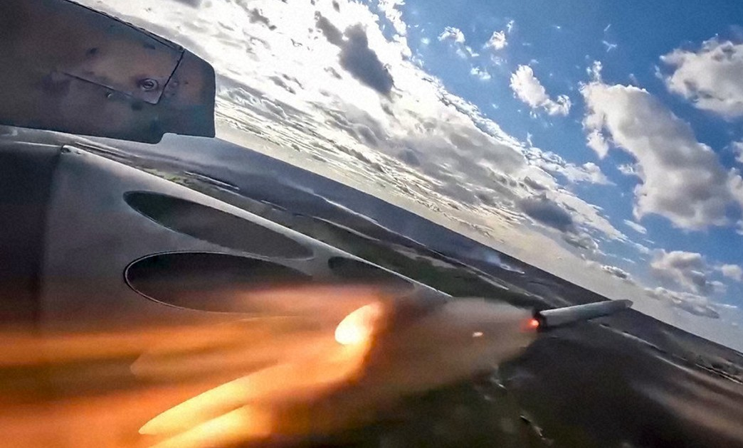 «ΑΠΙΣΤΕΥΤΟ» –  Su-25 διαλύει «σύντροφο» στον αέρα ! (ΒΙΝΤΕΟ)