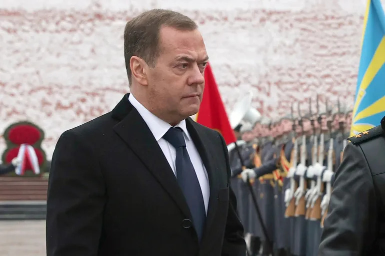 Ο Ρώσος Μεντβέντεφ επικρίνει τον Τραμπ για την έναρξη «νέου πολέμου»