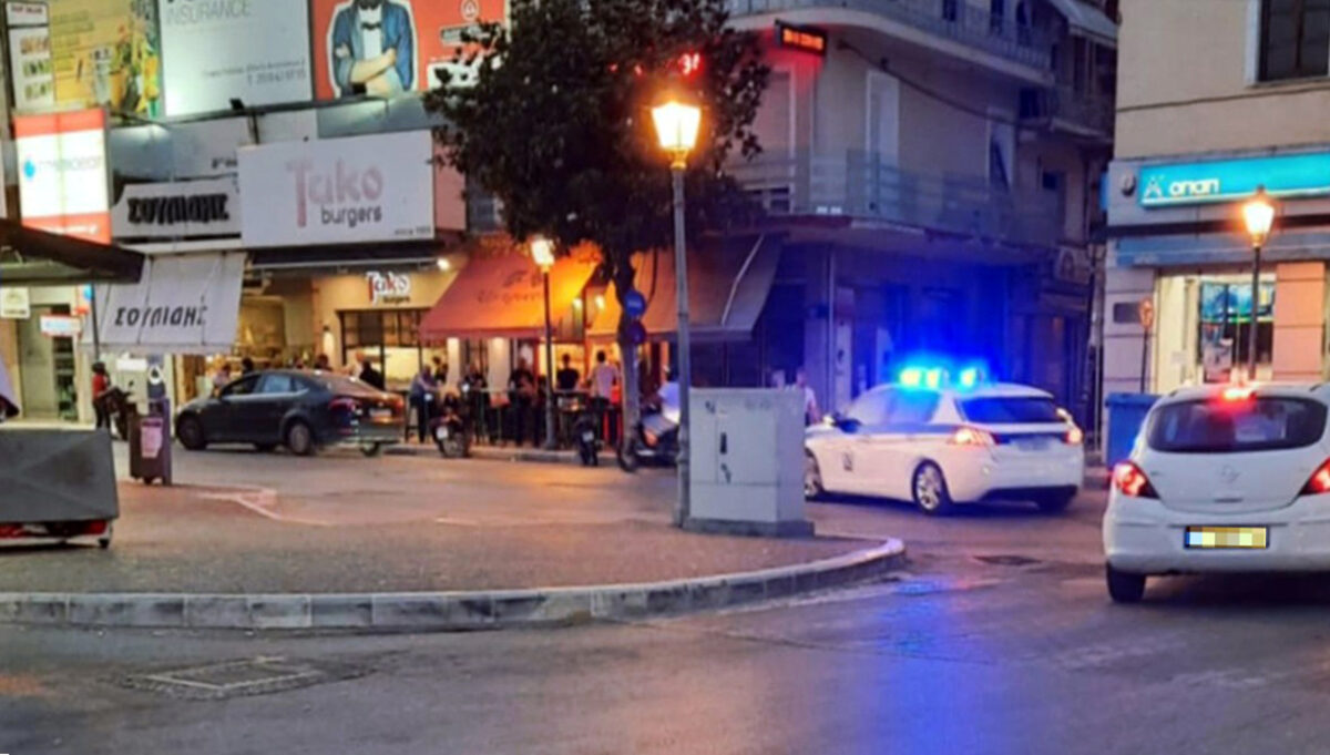 Άγρια συμπλοκή στην πλατεία – Ρομά «έλυσαν τις διαφορές τους» μπροστά σε οικογένειες!