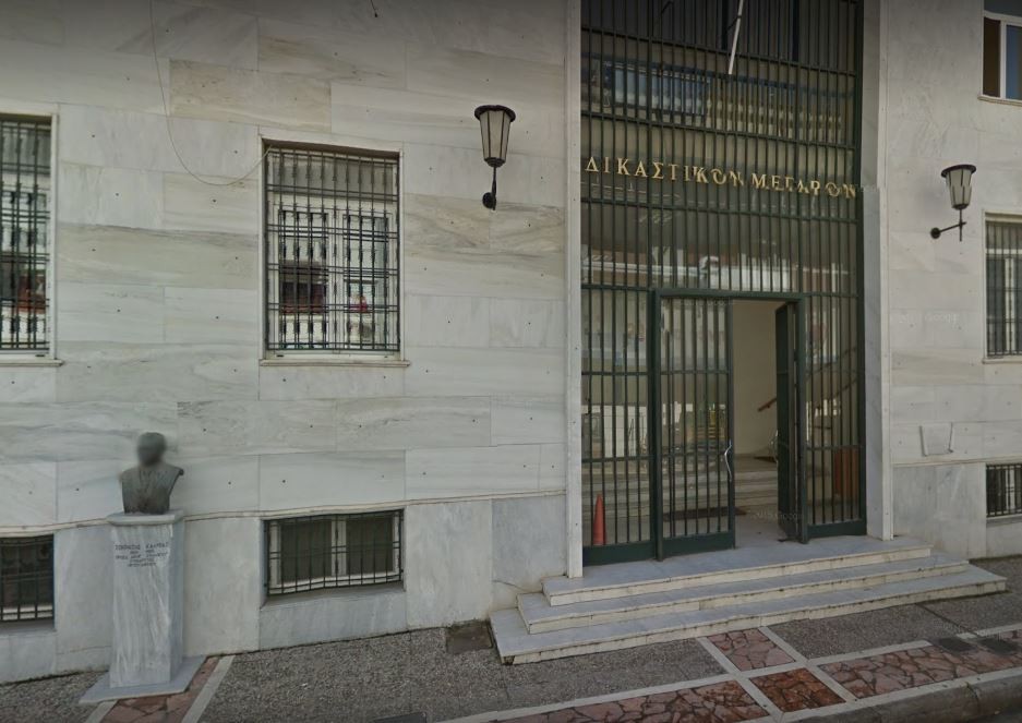 Άνδρας κατέρρευσε και «έσβησε» ξαφνικά έξω από το δικαστήριο Αμαλιάδας