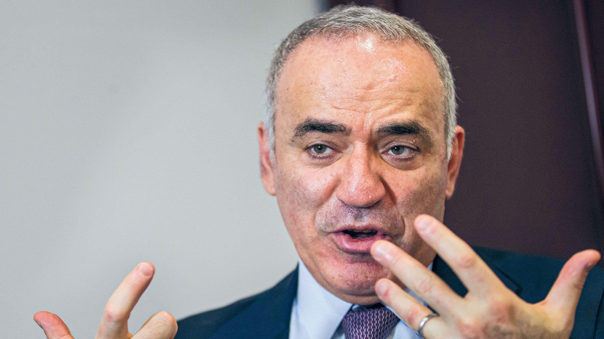 Σουδάν: O γνωστός σκακιστής Γκάρι Κασπάροφ μπλεγμένος σε «κύκλωμα πώλησης όπλων»