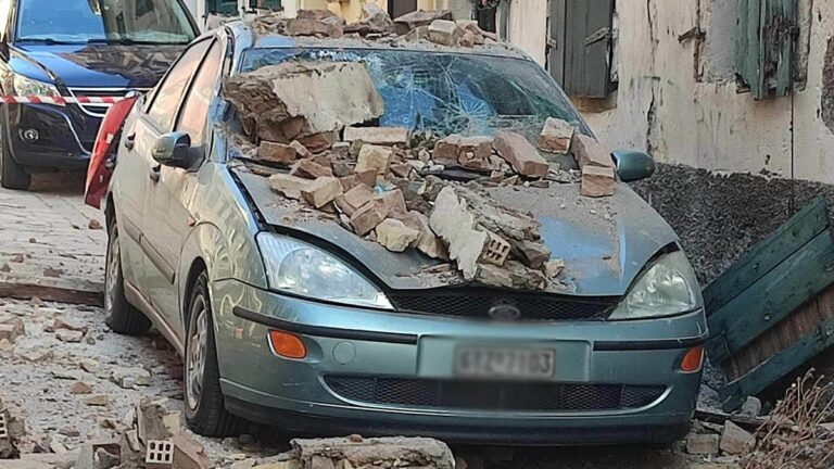 Τοίχοι 300 χρόνων πέφτουν σαν χαρτόκουτα – Kίνδυνος στην Κέρκυρα