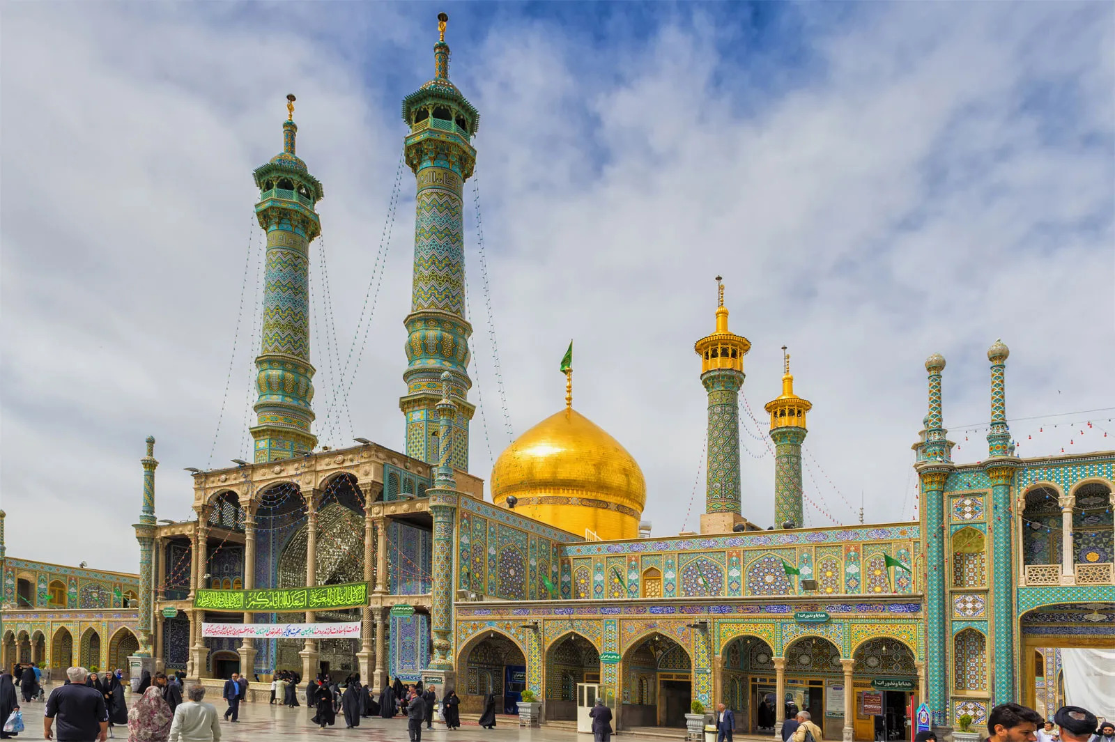 Διαδηλωτές στην Κομ του Ιράν «ζητούν αντίποινα» μετά τα ισραηλινά πλήγματα