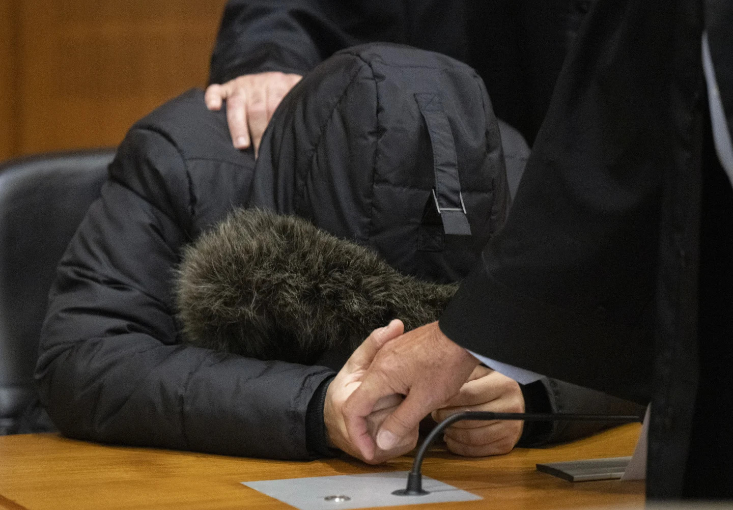 Γερμανικό δικαστήριο καταδικάζει Σύρο γιατρό σε ισόβια κάθειρξη για «βασανιστήρια και εγκλήματα πολέμου»